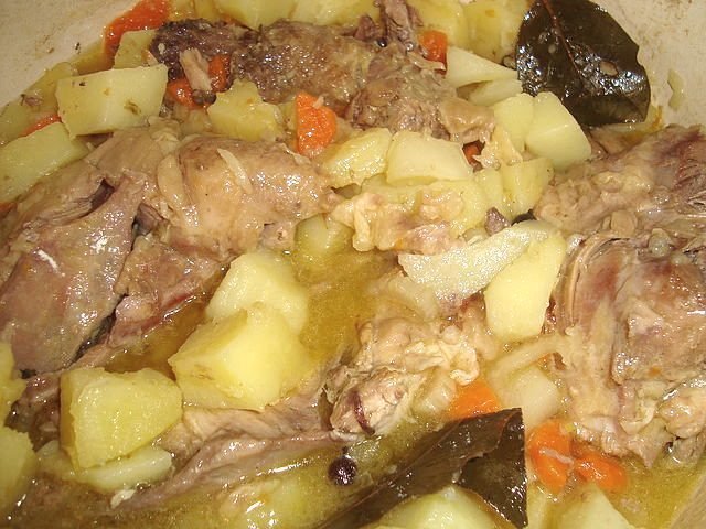 Тушеная картошка с курицей в духовке рецепт