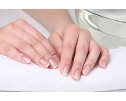 Как безопасно и правильно очистить ногти от лака?