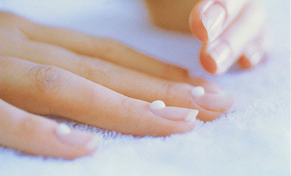 как убрать кутикулу маникюрными ножницами