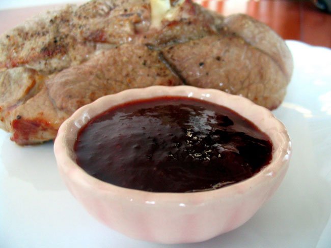 Макароны с фаршем грибами и томатной пастой