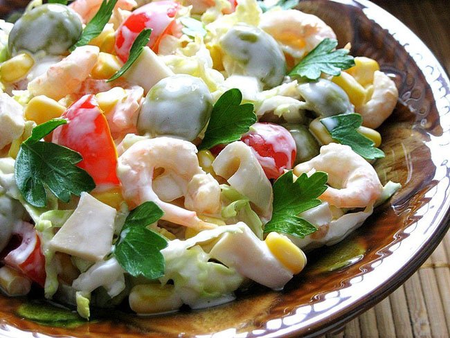 Вкусные салаты с пекинской капустой и креветками Вкусные салаты с пекинской капустой и креветками