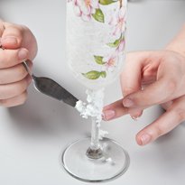 Украсить фужер на свадьбу фото Украсить фужер на свадьбу фото
