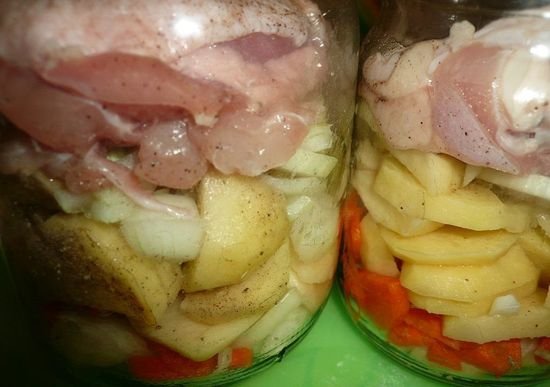 Рецепт курицы с картошкой в банке в духовке