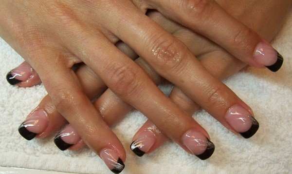 Черный френч для коротких ногтей