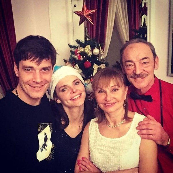 максим матвеев фото с первой женой онлайн максим матвеев фото с первой женой