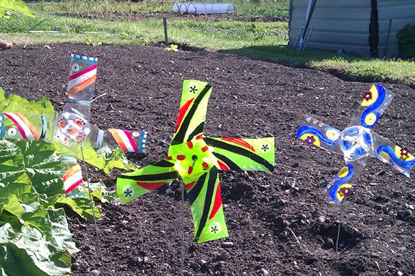 Поделки в огород своими руками простые Поделки в огород своими руками простые