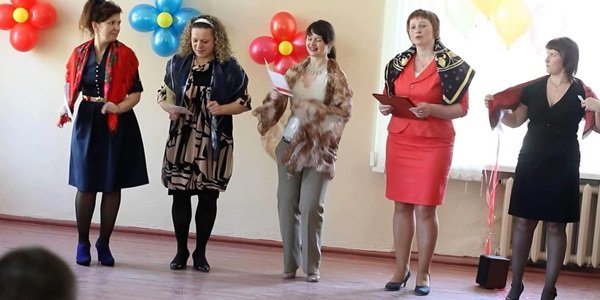 Выпускной поздравление родителей сценка