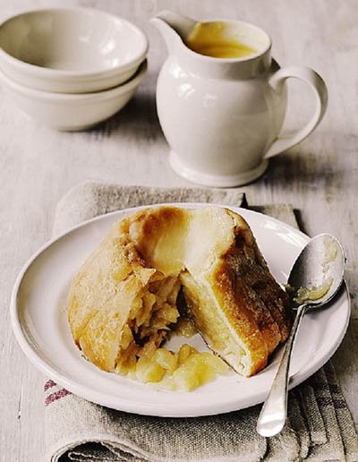 Шарлотка с яблоками: рецепт с фото пошагово в Шарлотка с яблоками: рецепт с фото пошагово в