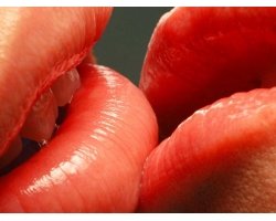 Чем полезны поцелуи
