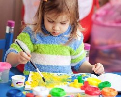 Ребенок любит рисовать: отдавать его в художественную школу?