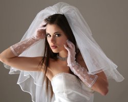Невеста-скромница, или какие свадебные перчатки выбрать