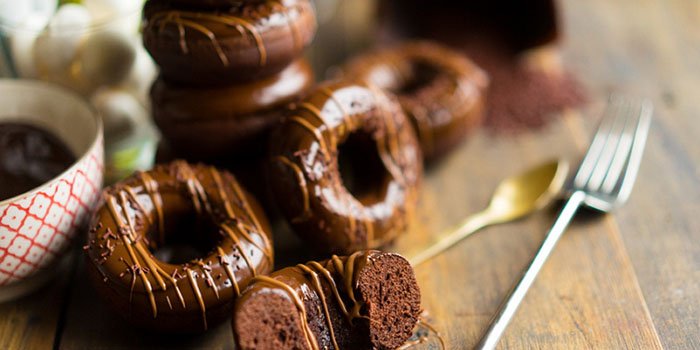 Легкий рецепт шоколадных пончиков в духовке